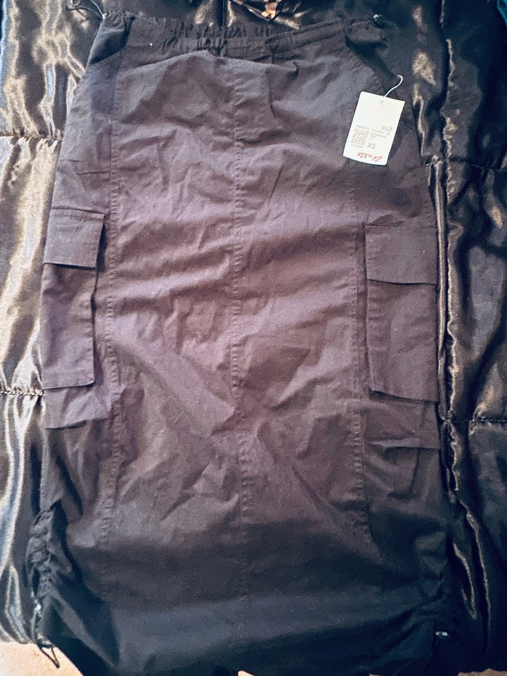 Forever 21 Men's Black Cargo Shorts with Utility Pockets